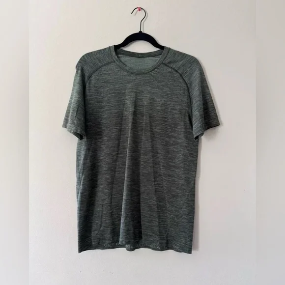 Lululemon Men’s Swiftly Tech Crewneck Short Sleeve Tee Size Medium Green EUC - Picture 1 of 6